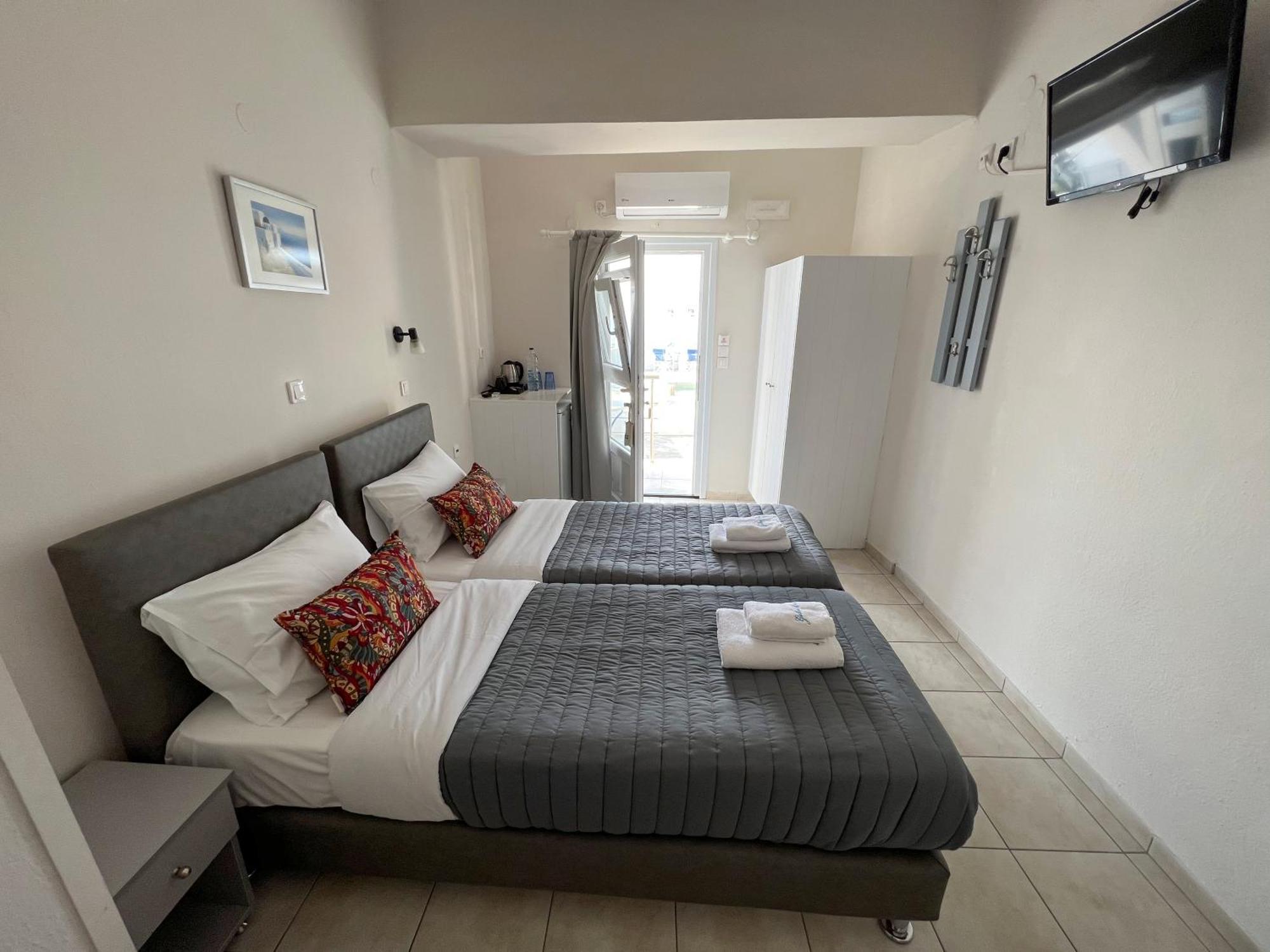 Unique Galini Oia - Adults Only Aparthotel Exterior photo