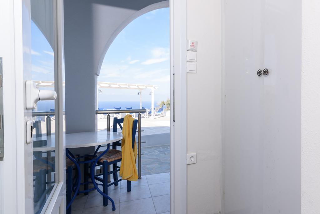 Unique Galini Oia - Adults Only Aparthotel Exterior photo