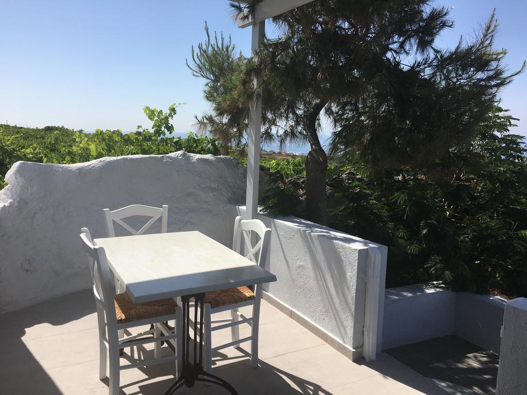 Unique Galini Oia - Adults Only Aparthotel Exterior photo
