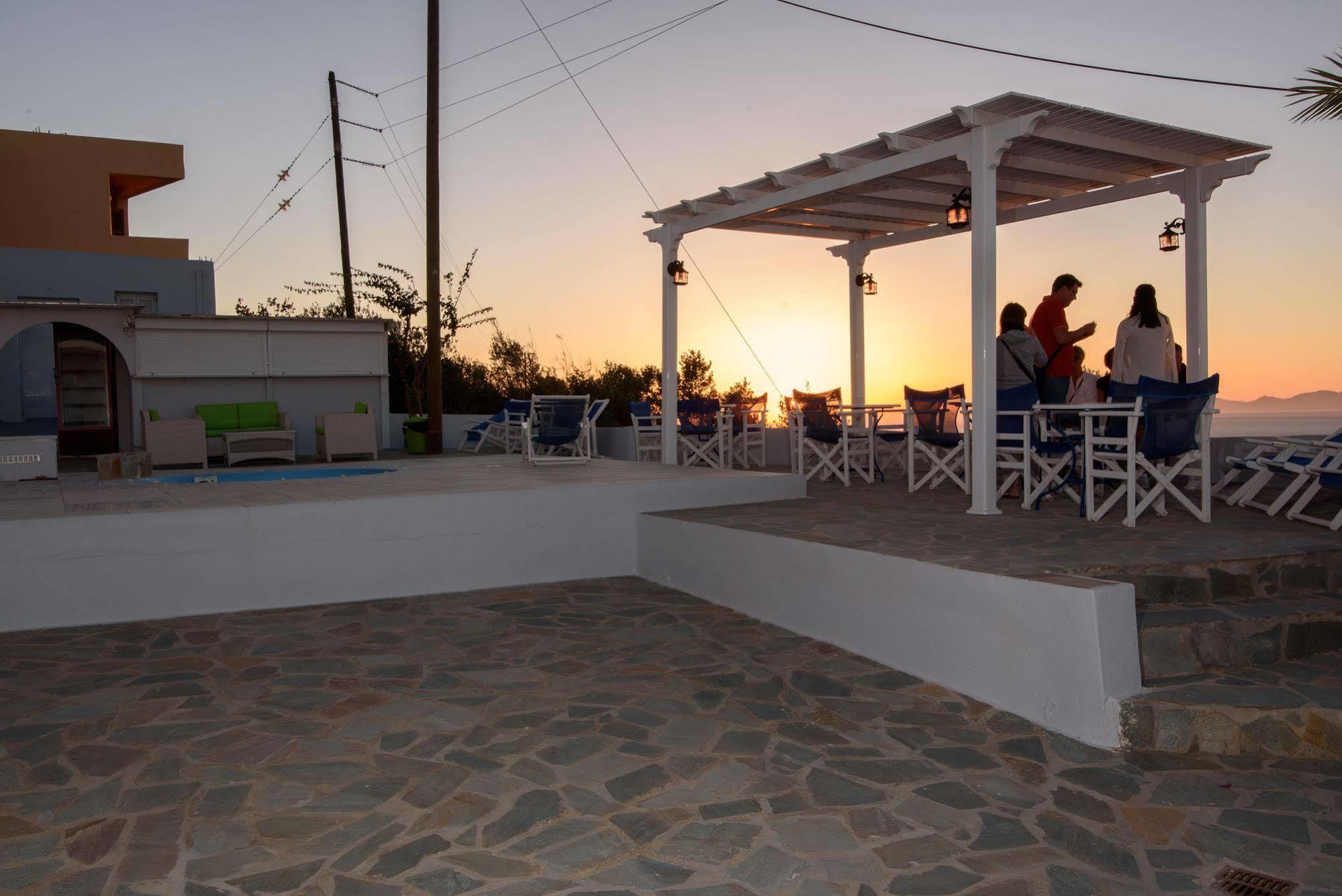 Unique Galini Oia - Adults Only Aparthotel Exterior photo